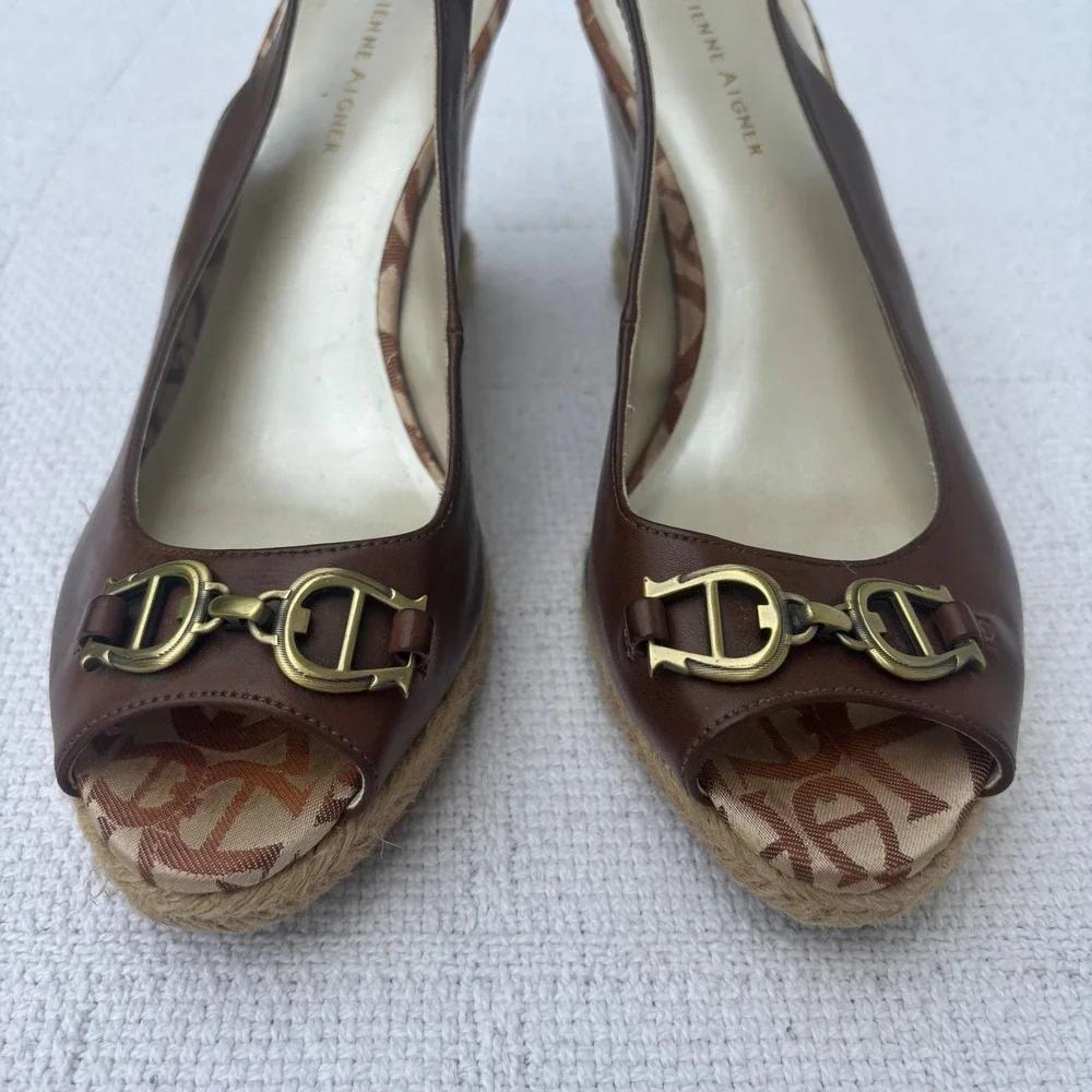 Women's 10 ETIENNE AIGNER Y2K Olexa Brown Faux Leather Peep Toe Wedge Sandals